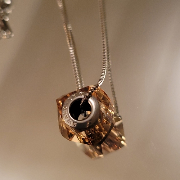 🎉HOST PICK🎉NEW SWAROVSKI CRYSTAL NECKLACE - Picture 5 of 7